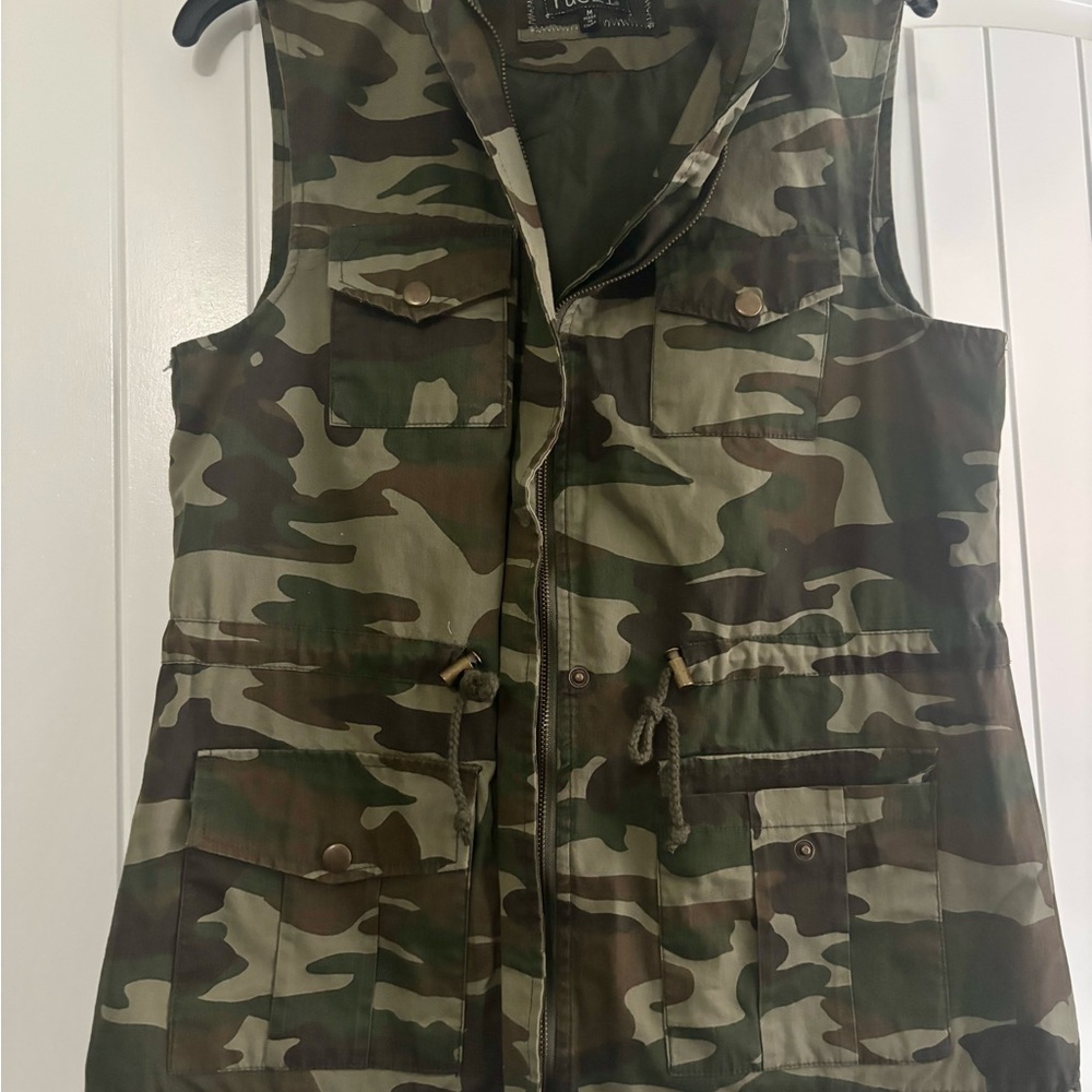 Camouflage Utility Vest